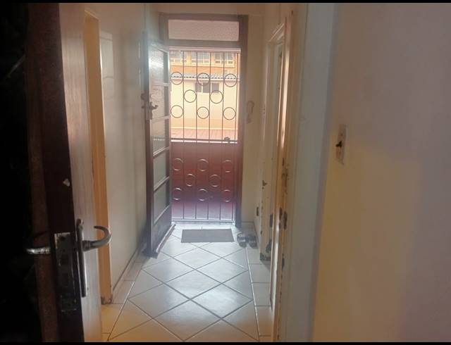 0.5 BEDROOM FLAT FOR SALE IN DURBAN CENTRAL